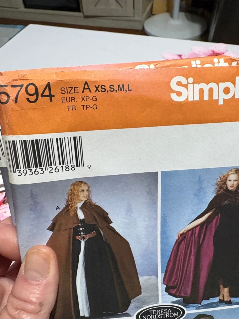 BN UNCUT SIMPLICITY 5794 A SEWING PATTERN COSTUME CAPE